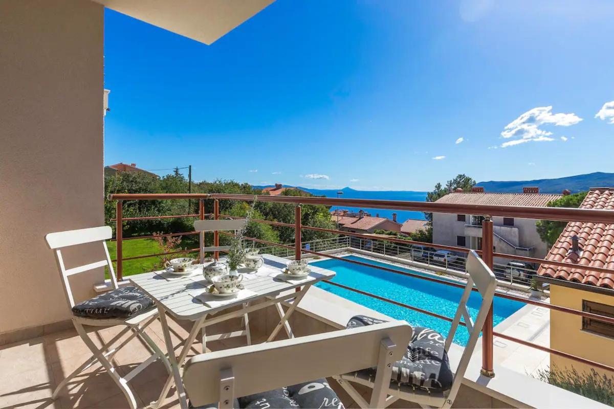 E&T Apartments With A Beautiful Pool Rabac Room photo