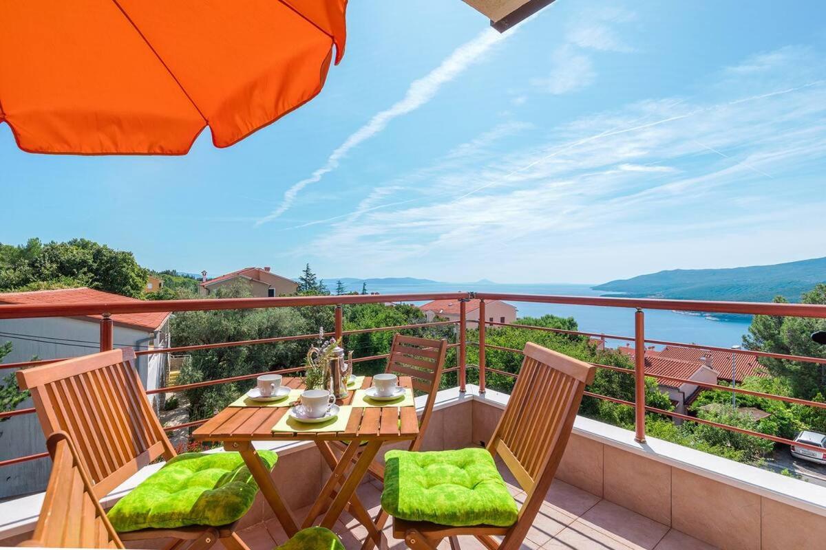 E&T Apartments With A Beautiful Pool Rabac Exterior photo