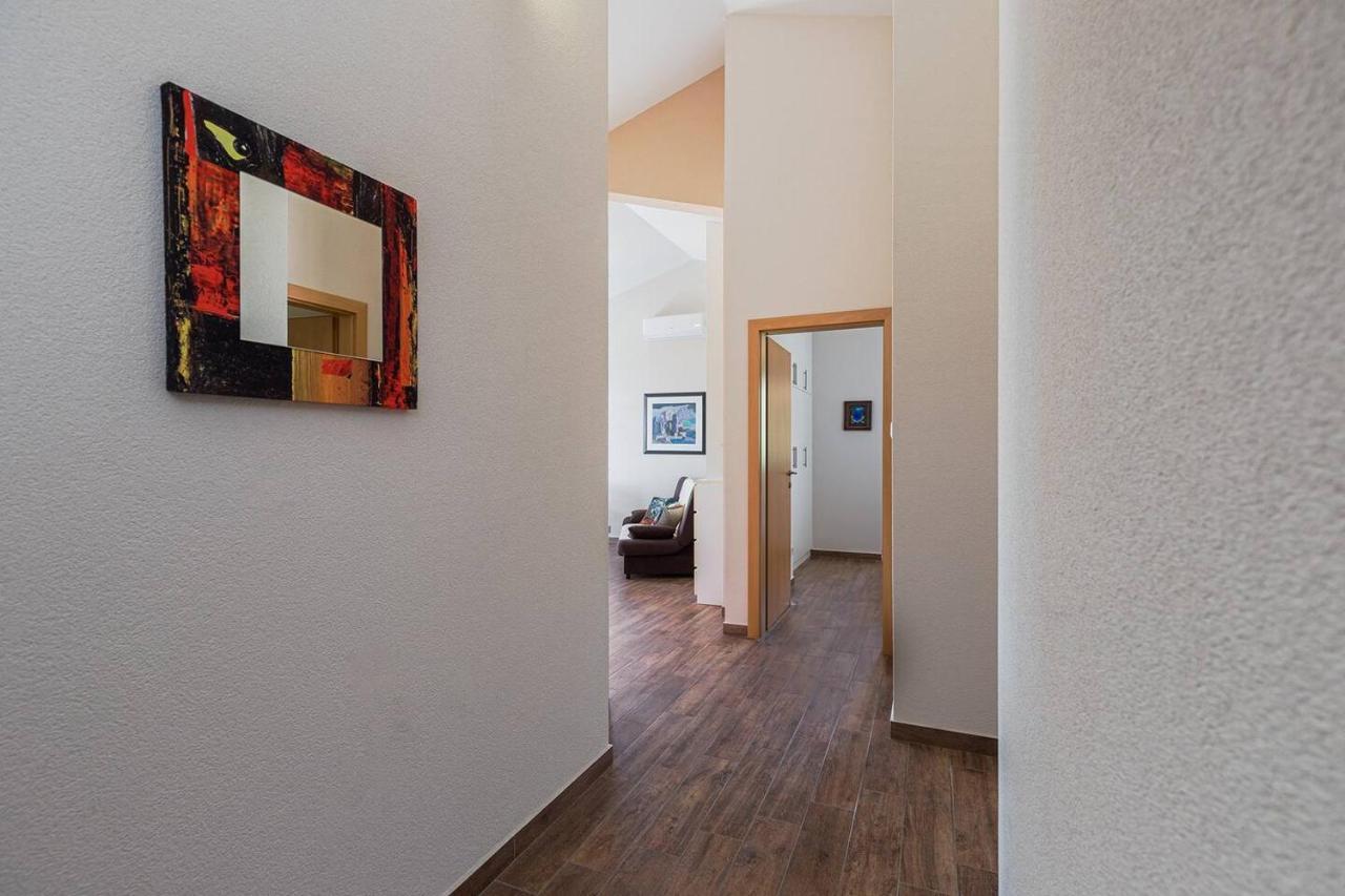 E&T Apartments With A Beautiful Pool Rabac Exterior photo