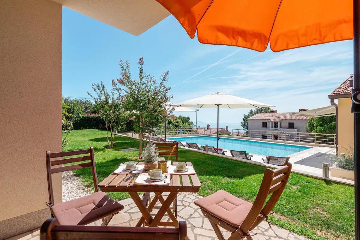 E&T Apartments With A Beautiful Pool Rabac Exterior photo