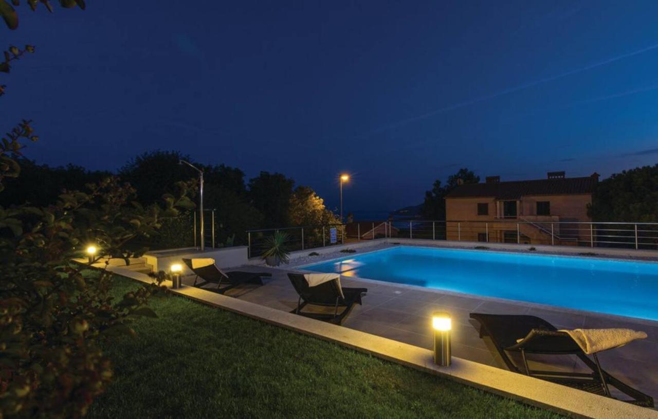 E&T Apartments With A Beautiful Pool Rabac Exterior photo
