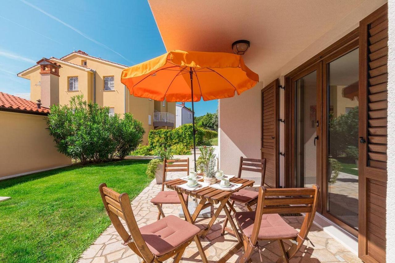E&T Apartments With A Beautiful Pool Rabac Exterior photo