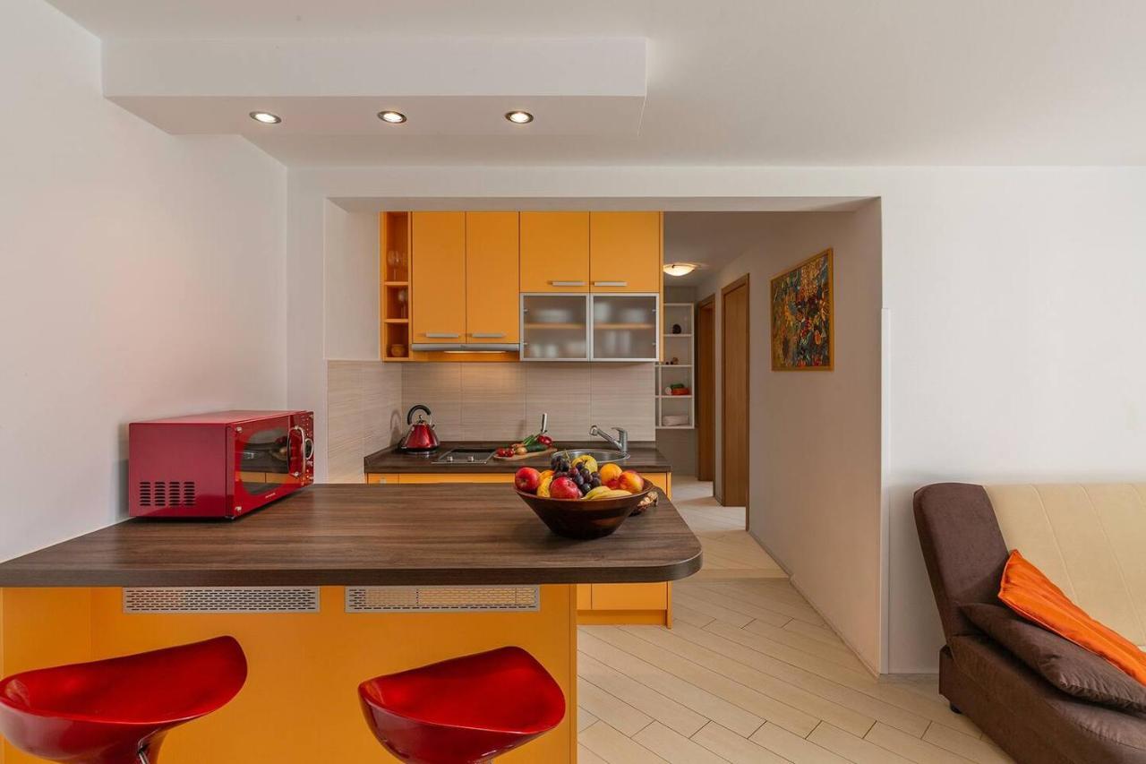 E&T Apartments With A Beautiful Pool Rabac Exterior photo