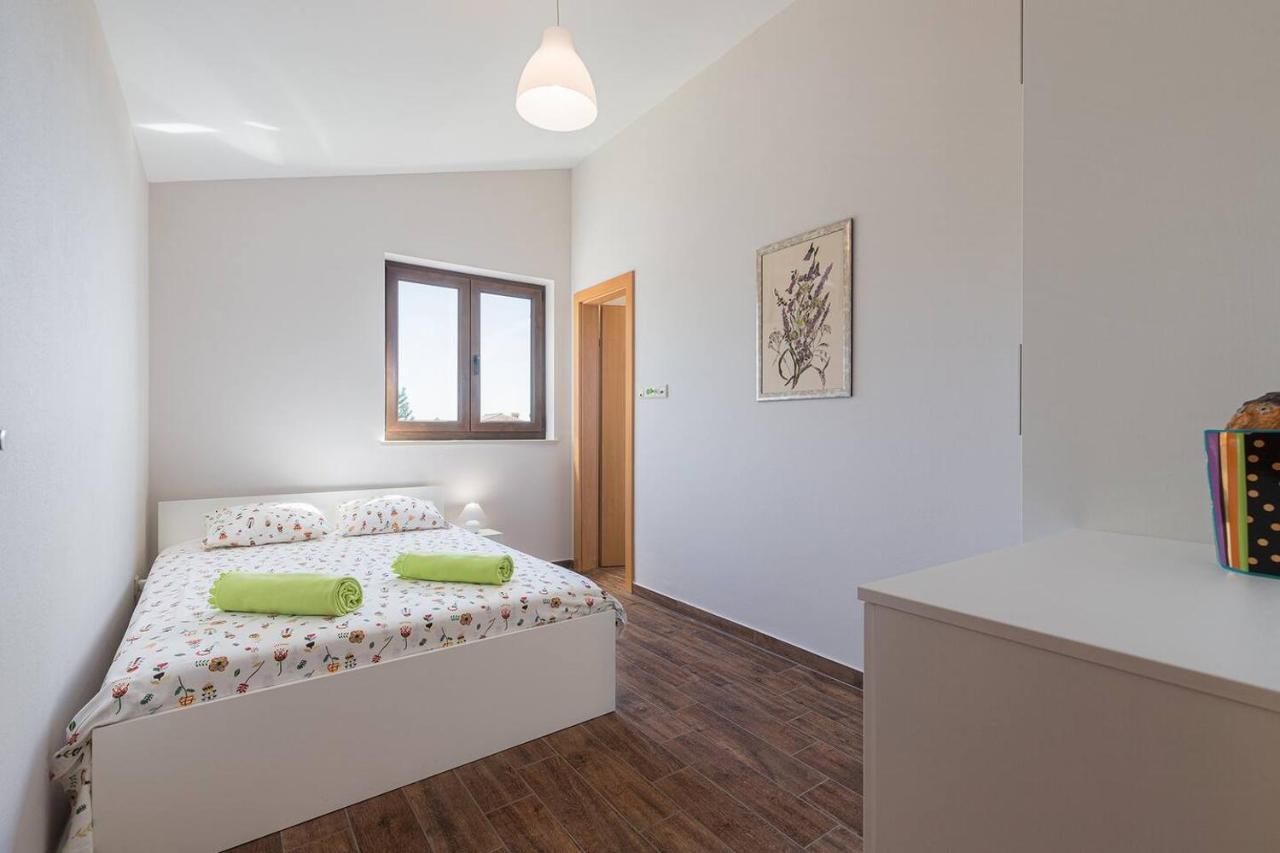 E&T Apartments With A Beautiful Pool Rabac Exterior photo