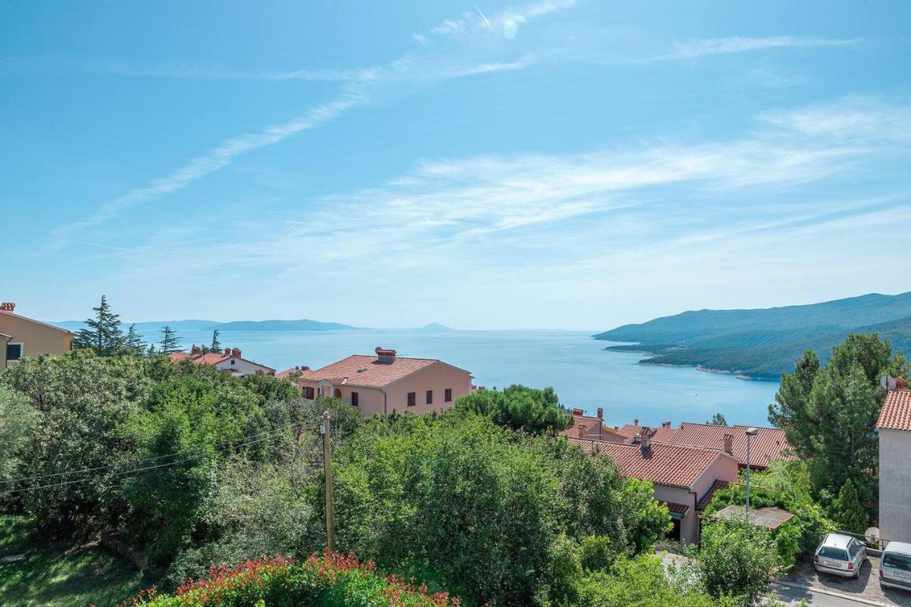 E&T Apartments With A Beautiful Pool Rabac Exterior photo
