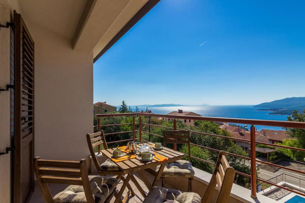 E&T Apartments With A Beautiful Pool Rabac Exterior photo