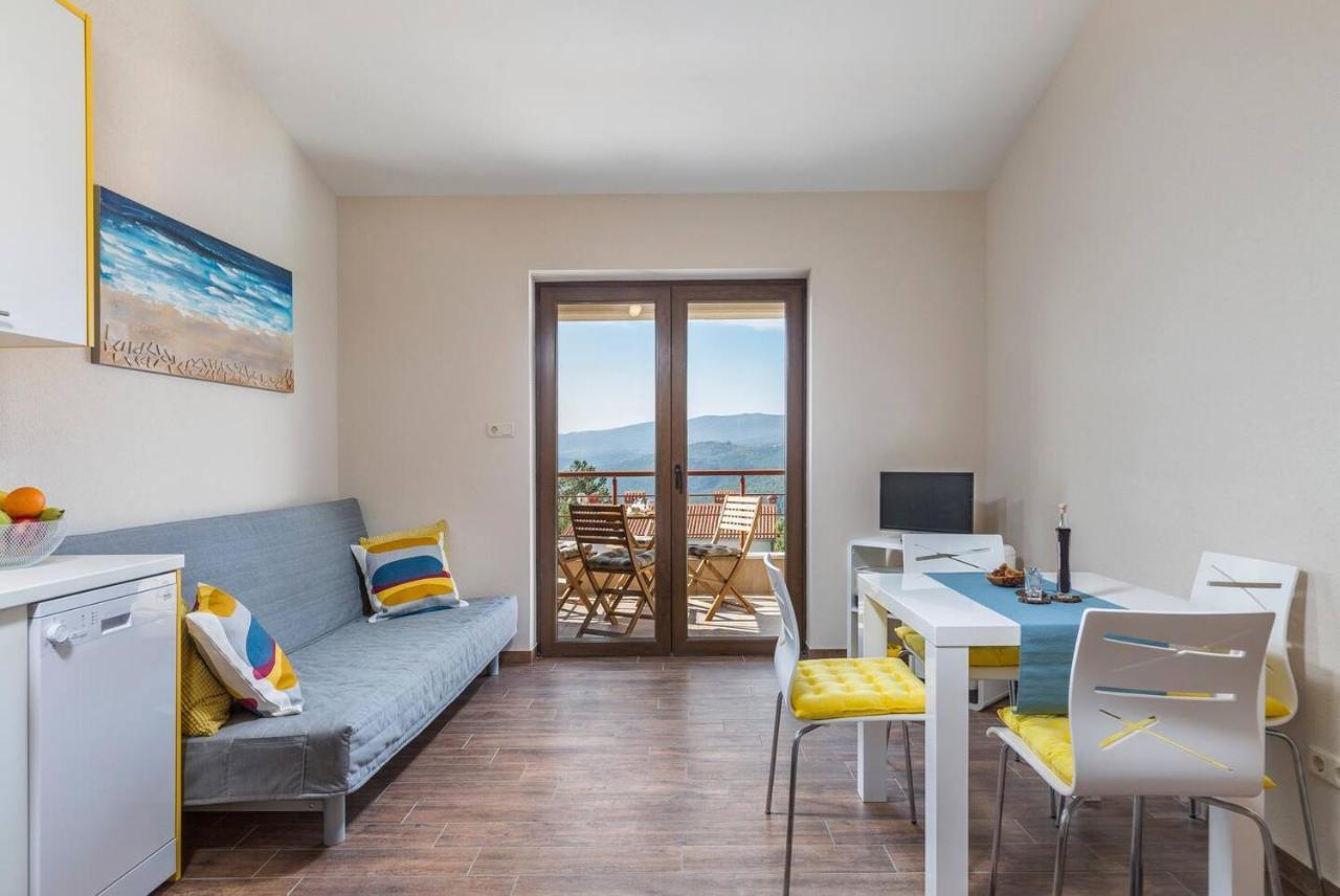 E&T Apartments With A Beautiful Pool Rabac Exterior photo