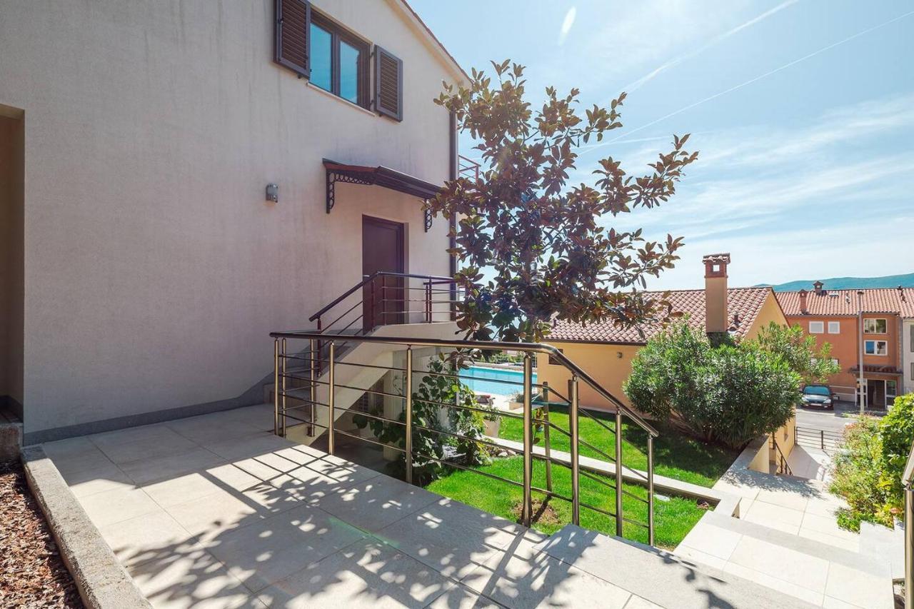 E&T Apartments With A Beautiful Pool Rabac Exterior photo